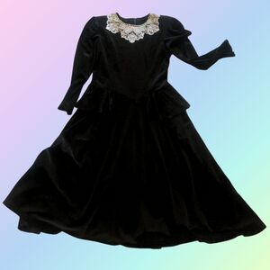 VINTAGE IMPROMPTU BLACK VELVET WHITE LACE COLLARED LONG MAXI PEPLUM DRESS